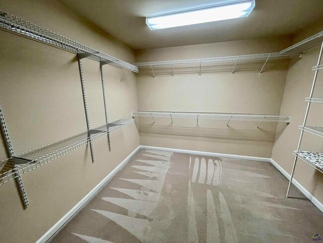 Building Photo - 103 Oros Point