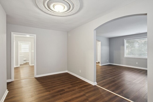 Building Photo - Large 3BR/2BA Near Downtown Savannah Home For Rent