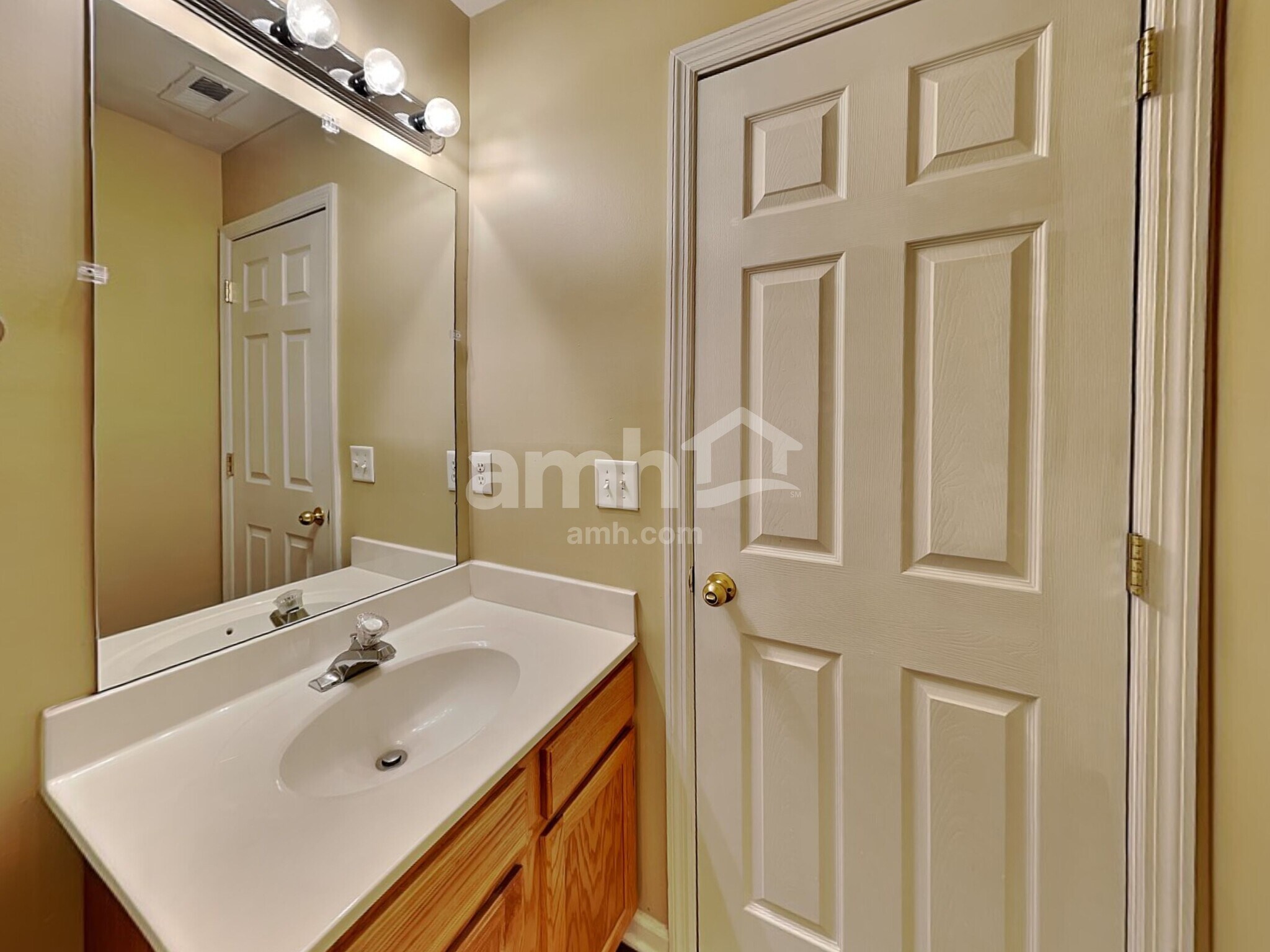 Building Photo - 2119 Ponty Pool Dr