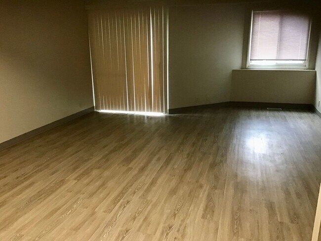 Building Photo - Comfortable 1 Bed Downtown