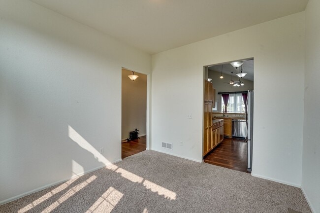 Building Photo - Beautiful 4 bed 3.5 Bath House in NE Fort Collins!