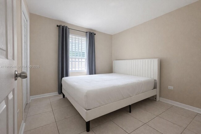 Building Photo - 4396 SW 25th Terrace