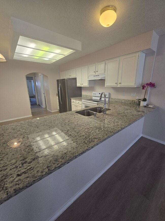 Building Photo - Beautiful 4 Bedroom 2 1/2 Bath Home in a Highly Desirable Neighborhood!