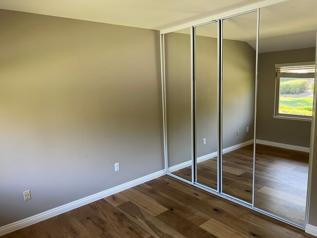 Building Photo - Oaks North Townhome with Views