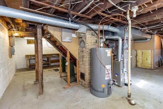 Building Photo - Wonderful 2 Bedroomed House in the heart of Saint Paul.