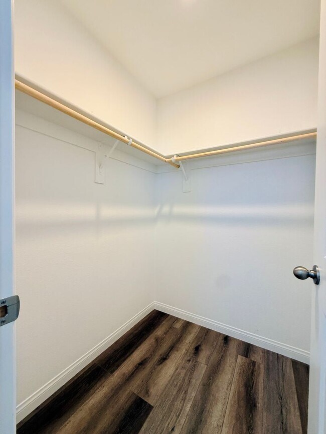 Building Photo - Stunning Home in the Desirable Cadence Community!