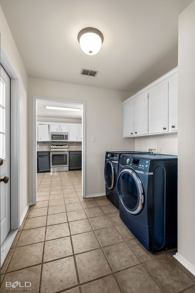 Building Photo - 5005 Longstreet Pl