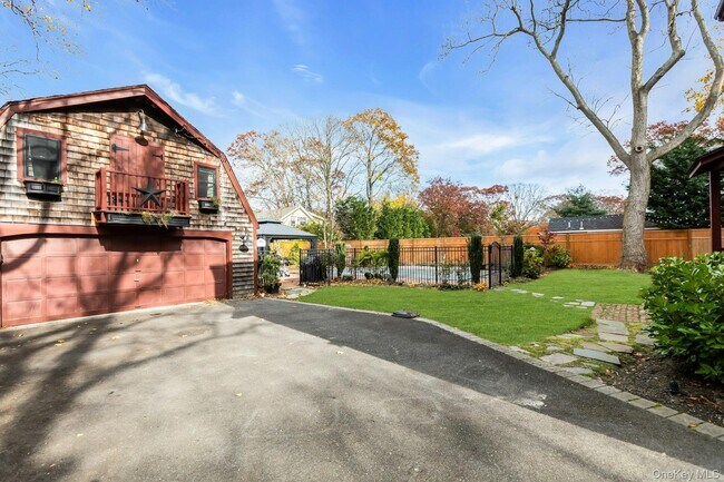 Building Photo - 105 Academy St