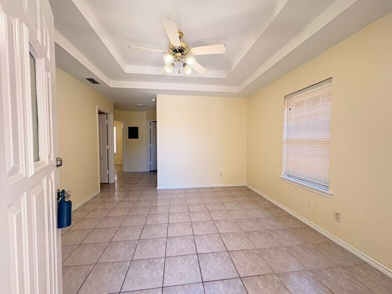 Building Photo - 416 Prescott Loop