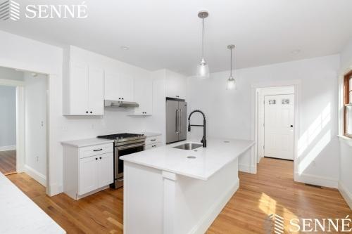 Building Photo - 3 bedroom in West Roxbury MA
