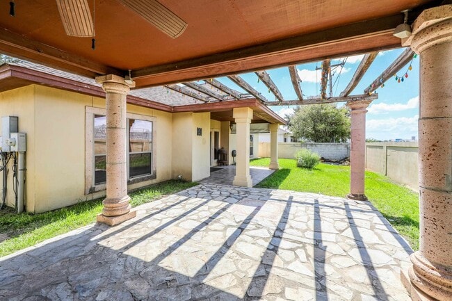 Building Photo - 6514 Grande Bay