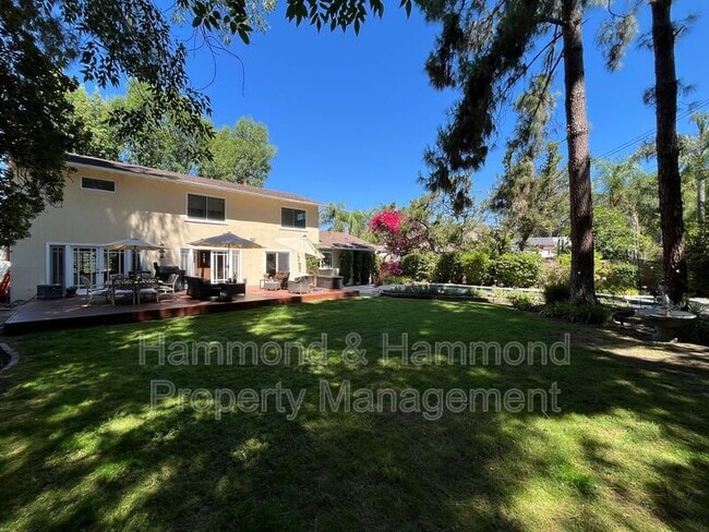 Building Photo - 8422 Fable Ave