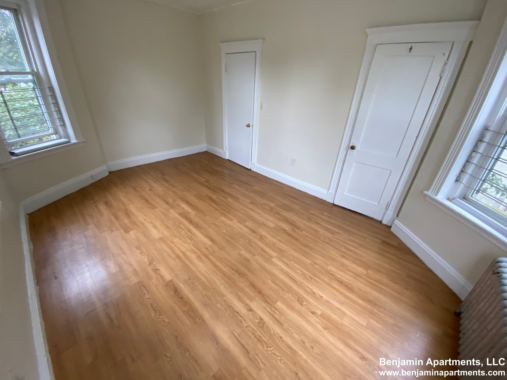 Building Photo - 235 Park Dr