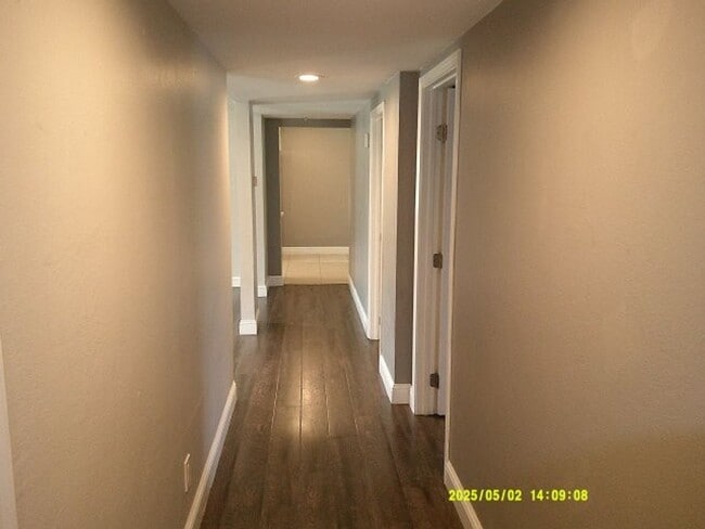 Building Photo - 3 N College St