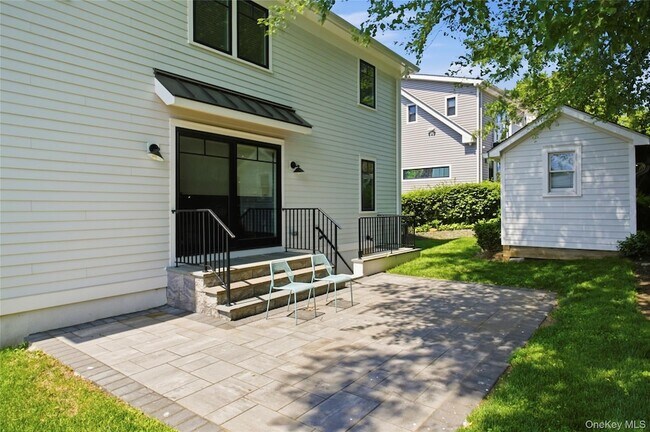 Building Photo - 525 3rd St