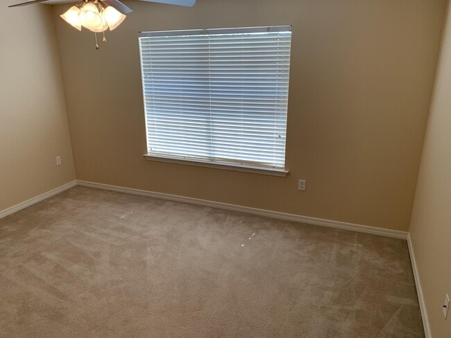 Building Photo - 2168 Lambourn Ct