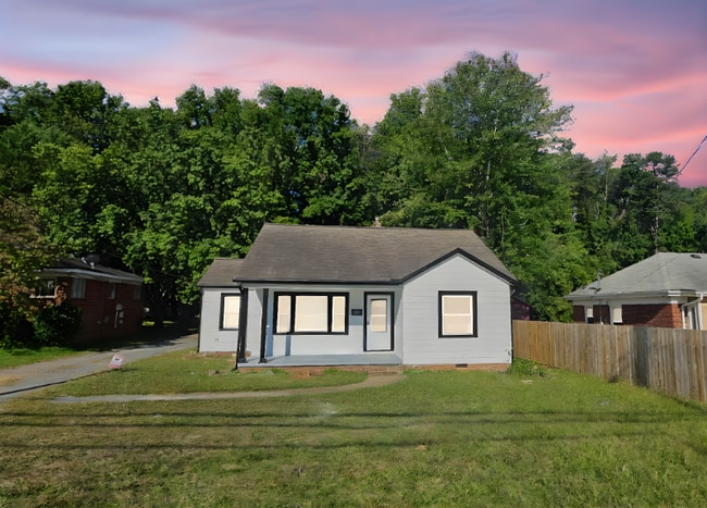 Building Photo - 2722 Eastway Dr