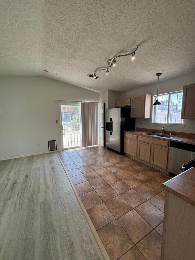 Building Photo - 7822 Desert Springs Ct SW
