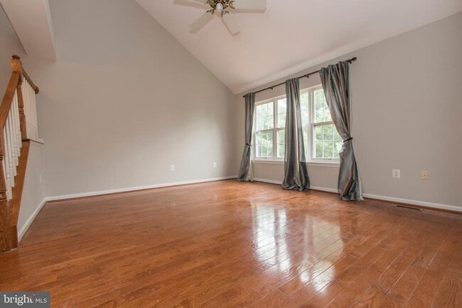 Building Photo - 117 Longpoint Way