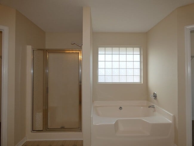 Building Photo - 4 Bedroom in Spencer Oaks Subdivision
