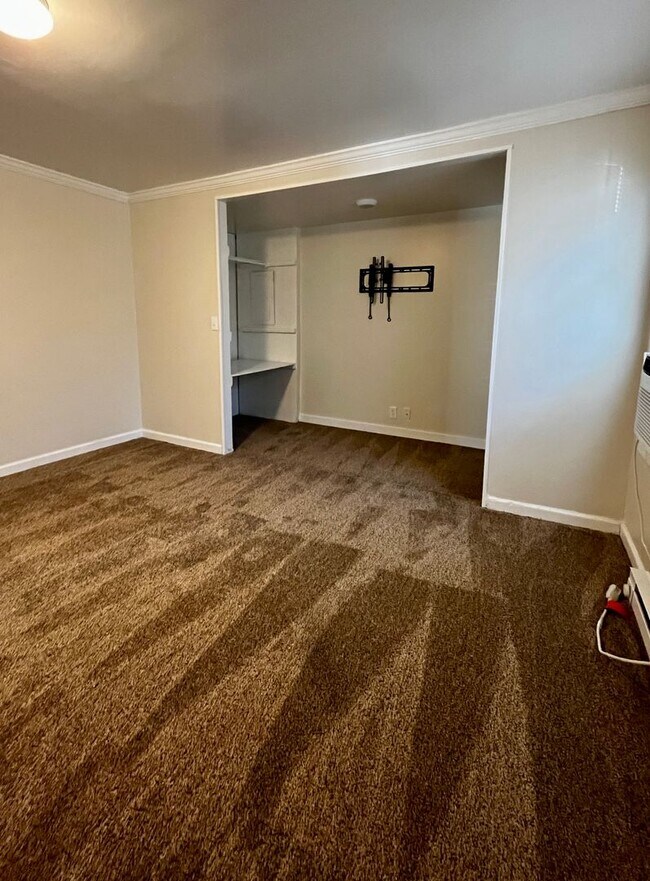 Building Photo - 2 Bedroom Single Family