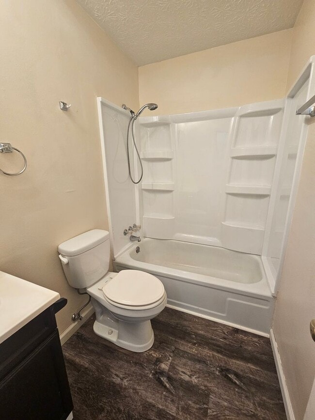 Building Photo - Ravenna 2 Bedroom 1 Bath Duplex