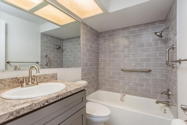 Building Photo - 4229 Stratford Dr