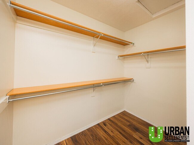 Building Photo - West Hills Gem – Space, Style & Prime Location!