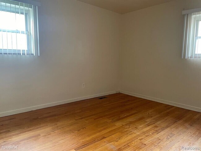 Building Photo - 3 br, 2.5 bath House - 22170 Harding St