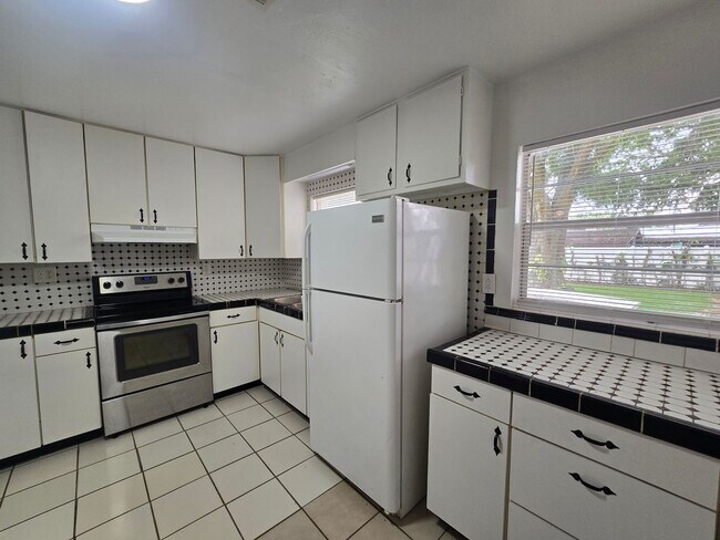 Building Photo - 3 bedroom 1 bath