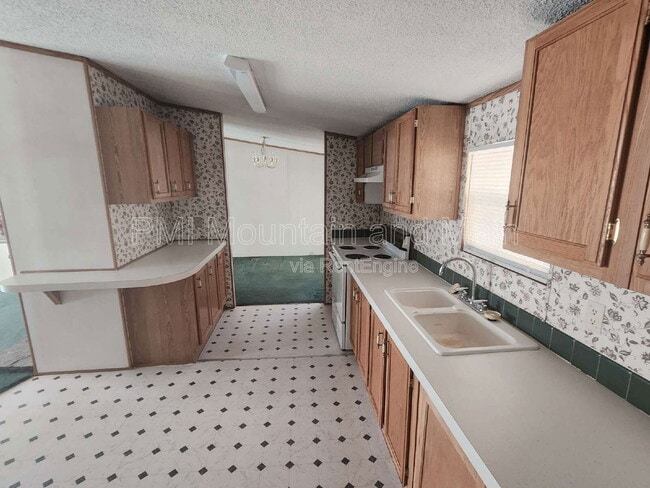 Building Photo - 9 Misty Mountain Way