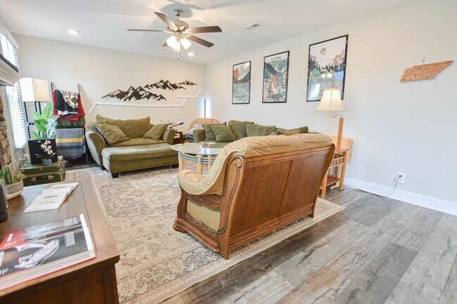 Building Photo - Pet Friendly Four Bedroom!