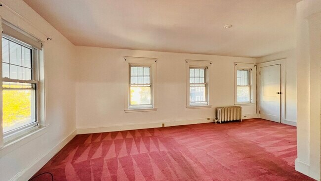 Building Photo - 164 E Elm Ave