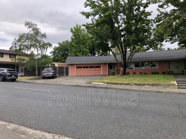 Building Photo - 710 NW Midland Ave