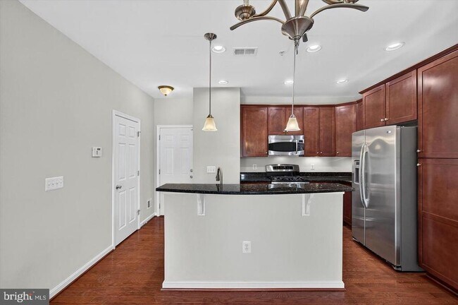 Building Photo - 43845 Centergate Dr