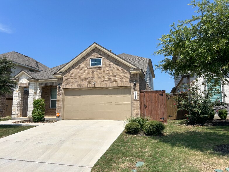 Building Photo - 9011 Shady Mountain