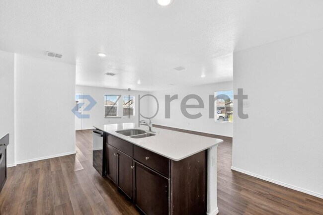 Building Photo - 900 Wildflower St