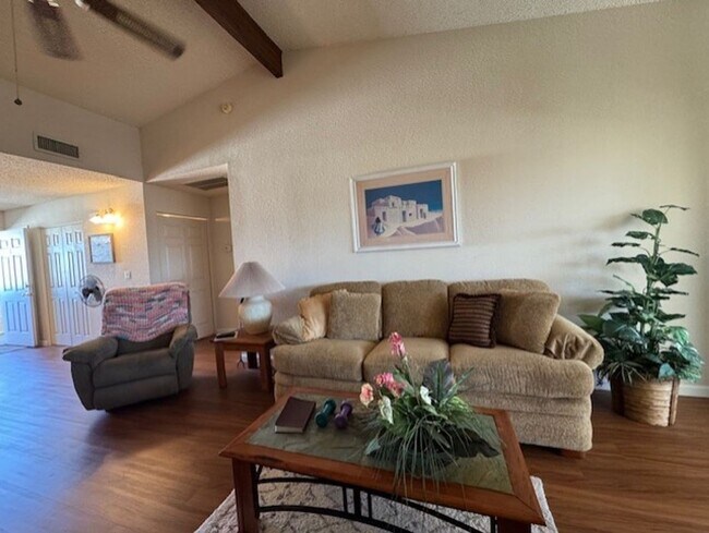 Building Photo - 1BR 1BA Winter Vacation Rental with River Views-RIVERVIEW BLUFFS