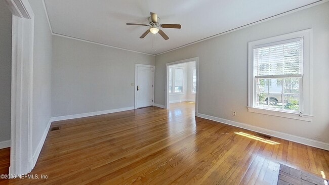 Building Photo - 917 Lasalle St