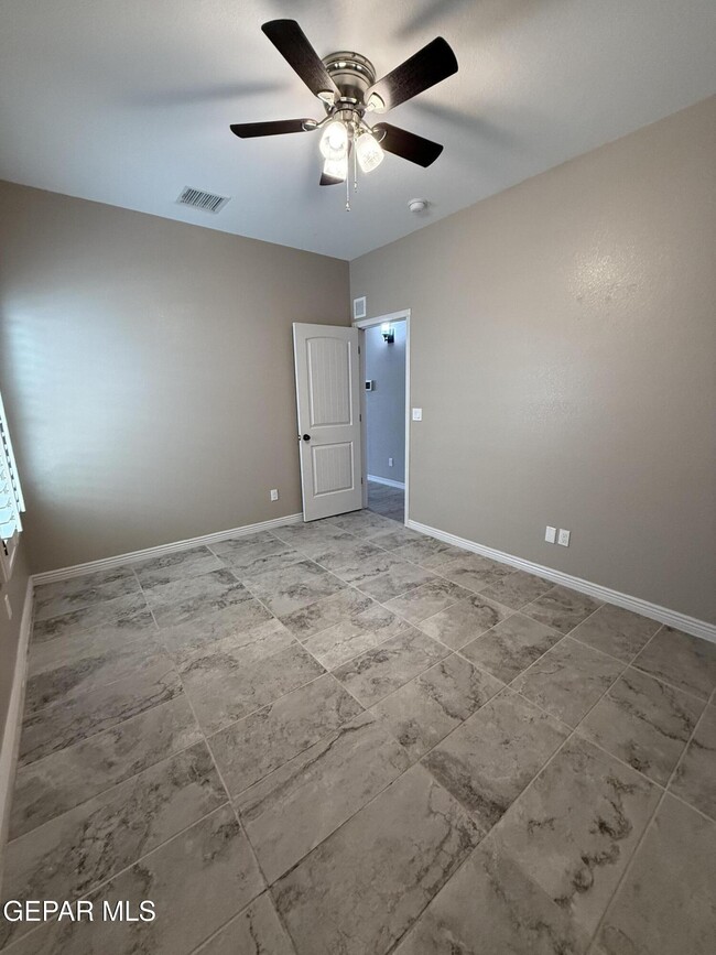 Building Photo - 12551 New Dawn Dr