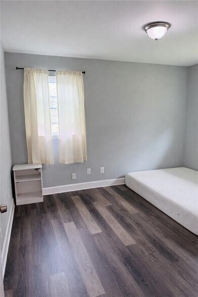 Building Photo - 3749 Pin Oak Cir