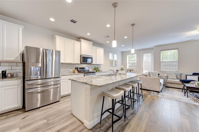 Building Photo - 9834 Rugged Oaks Dr