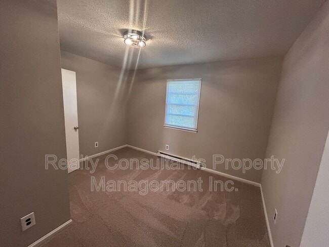 Building Photo - 115 Cox Ave