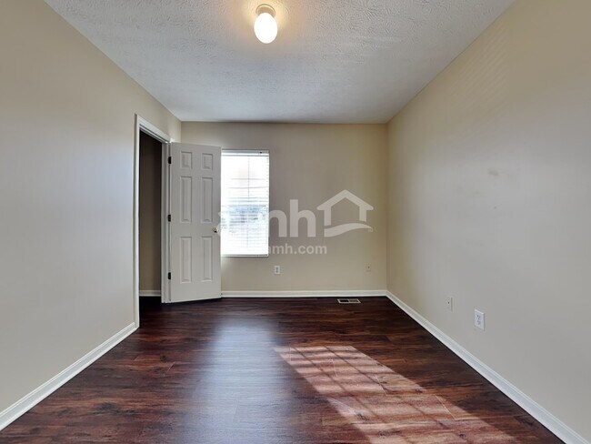 Building Photo - 557 Whispering Pines Pl