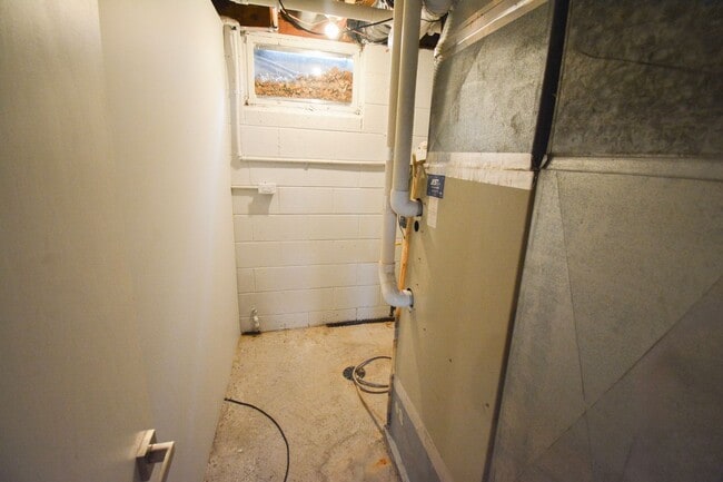 Building Photo - Updated 3 Bed 1.75 bath home in quiet location