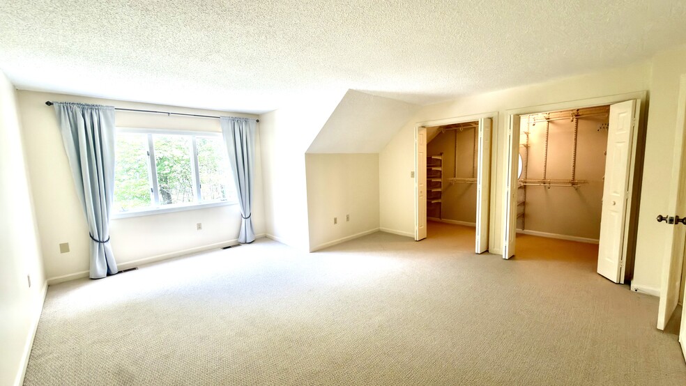 Building Photo - 26 Lions Ln