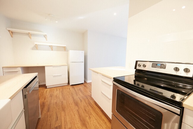 Building Photo - 909 Concordia Ln