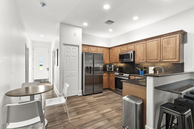 Building Photo - 8135 White Fences Ln