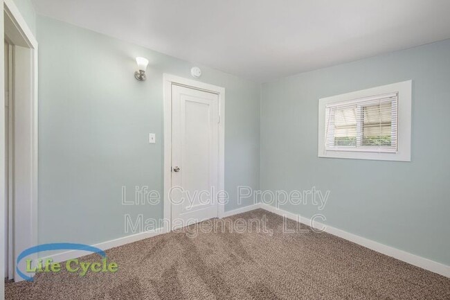 Building Photo - 1314 Beechwood St NE