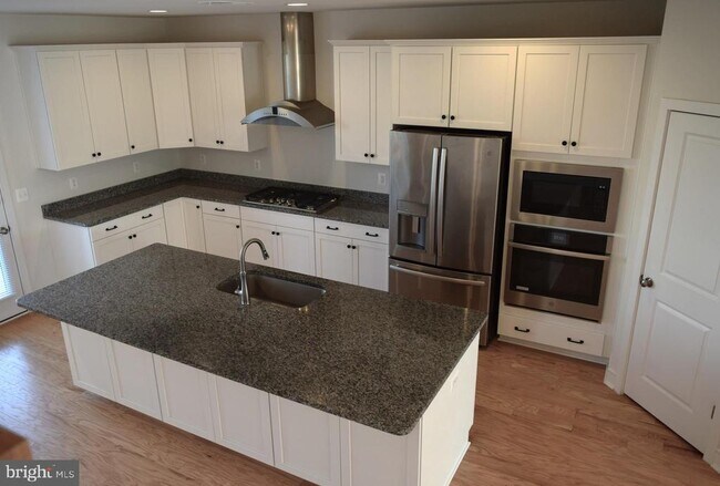 Building Photo - 23079 Sullivans Cove Sq